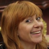 Слухати Лариса Брохман – В лесу родилась ёлочка