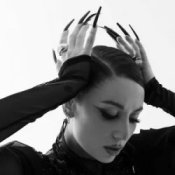 Слухати Mihaela Marinova – Under Pressure