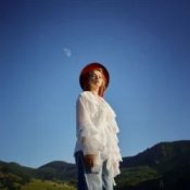 Слухати Maryna Krut – Пісня буде поміж нас