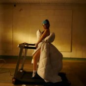 Слухати Олена Українець – Ноги