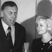 Слухати Надежда Румянцева & Анатолий Папанов – Расскажи, снегурочка, где была