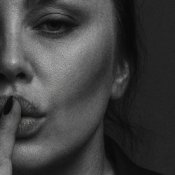 Слухати Jeny Vesna – Внутренний голос