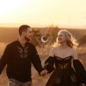 Слухати VIKI RAY – Сильні