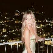 Слухати Chloe Adams – Iris